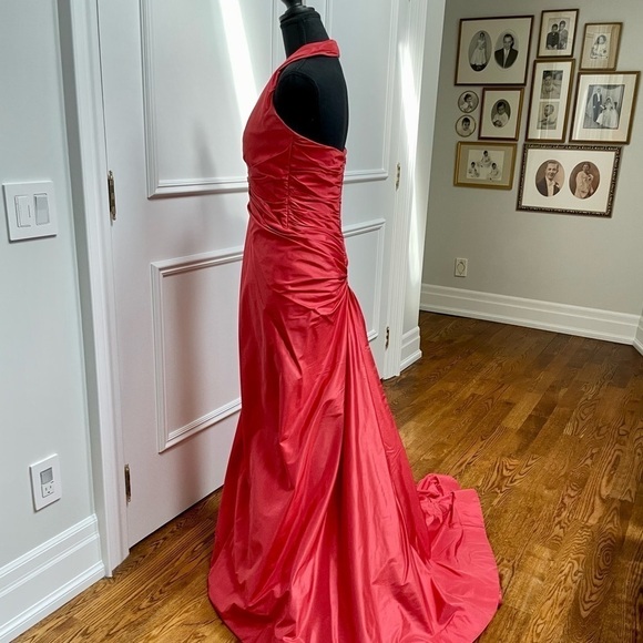 Roland Nivelais Gown - Picture 4 of 8